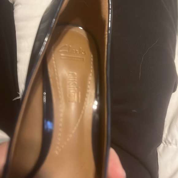 Clarks cushioned pump - Picture 2 of 4